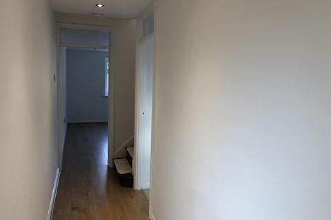 3, Cedar Court Lime Grove, New Malden, KT3 3TN