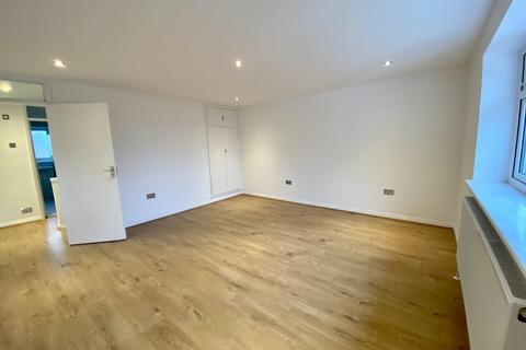 3, Cedar Court Lime Grove, New Malden, KT3 3TN