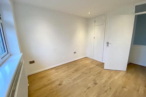 3, Cedar Court Lime Grove, New Malden, KT3 3TN