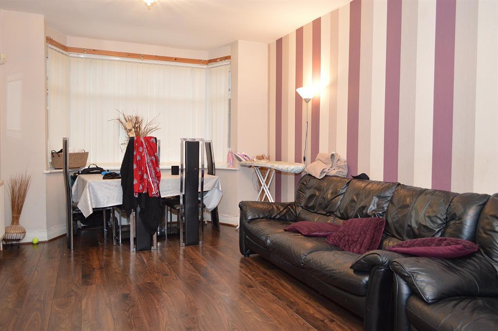 Crescent, Oldham, OL8 4LT 3 bed semidetached house £125,000