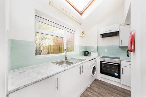 4 bedroom end of terrace house to rent, Valentia Road, Headington *Student Property 2025*