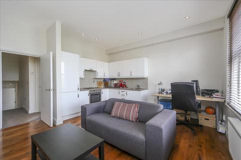 2 bedroom flat to rent, East Hill, Wandsworth, London, SW18