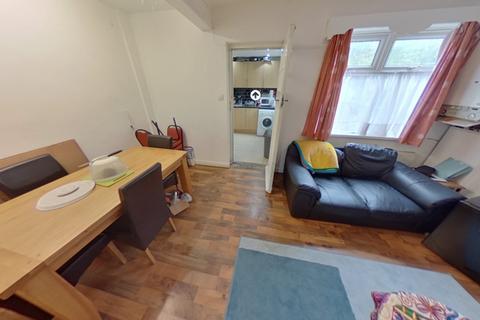 3 bedroom terraced house to rent, 24 Chestnut Grove, Hyde Park, Leeds LS6