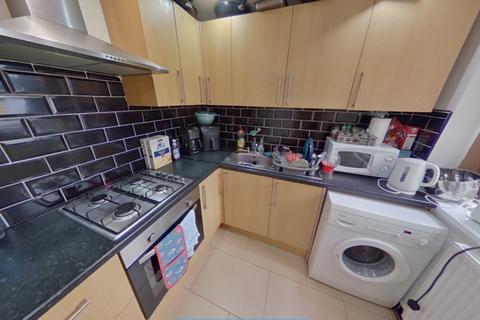 3 bedroom terraced house to rent, 24 Chestnut Grove, Hyde Park, Leeds LS6