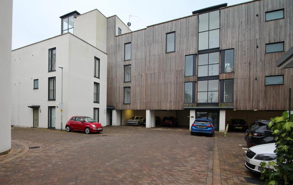 Hardy Close, Chelmsford, Essex, CM1 1 bed apartment £250,000