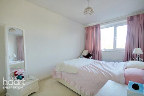 3 Francis Close, Shepperton, TW17 0EP