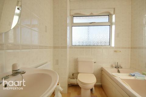 3 Francis Close, Shepperton, TW17 0EP