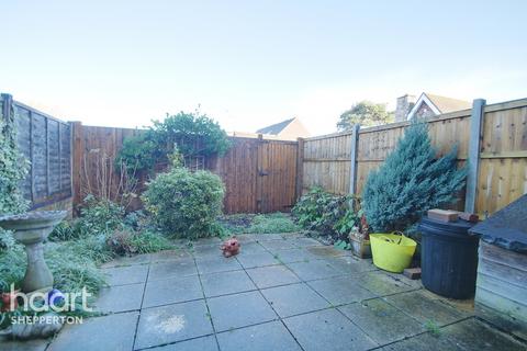 3 Francis Close, Shepperton, TW17 0EP