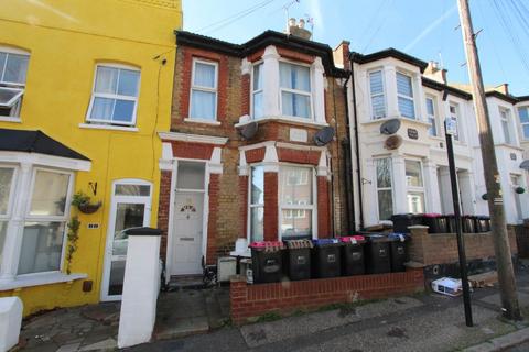 2 bedroom flat to rent, Pleasant Road, Southend On Sea