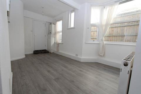 2 bedroom flat to rent, Pleasant Road, Southend On Sea