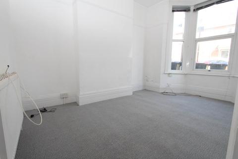 2 bedroom flat to rent, Pleasant Road, Southend On Sea