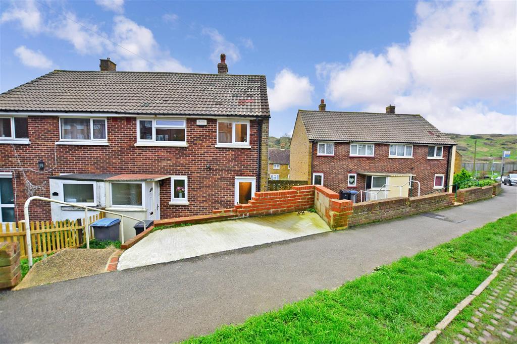 St. Davids Avenue, Aycliffe, Dover, Kent 2 bed semidetached house £