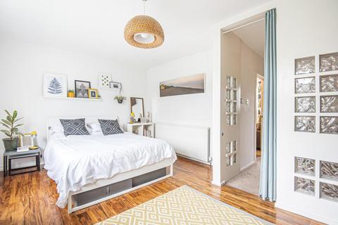 8 Guibal Road, London, SE12 9LX