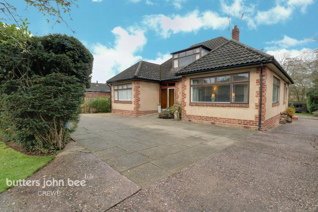 Broughton Lane, Crewe 3 bed detached bungalow £300,000