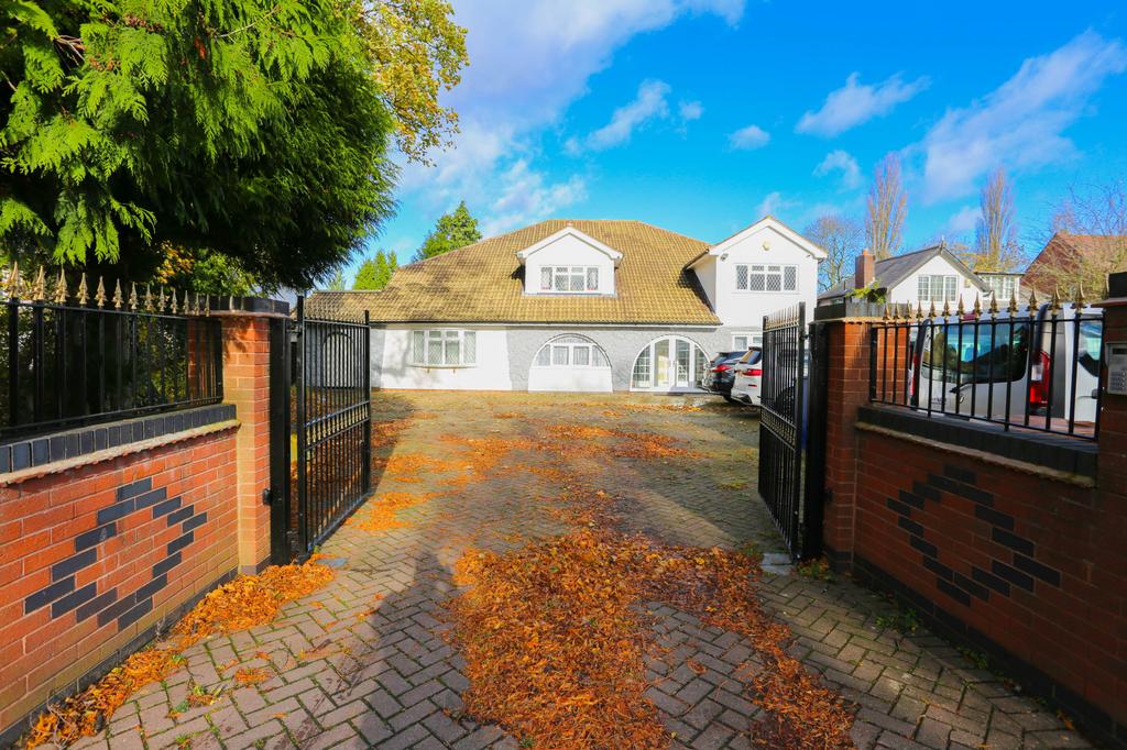 Sutton Road, Walsall, West Midlands, WS53AP 6 bed detached house £850,000