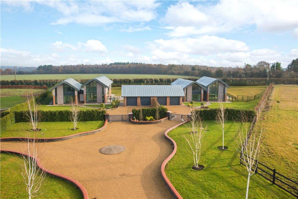 Clements End Road, Studham, Bedfordshire, LU6 5 bed detached house £