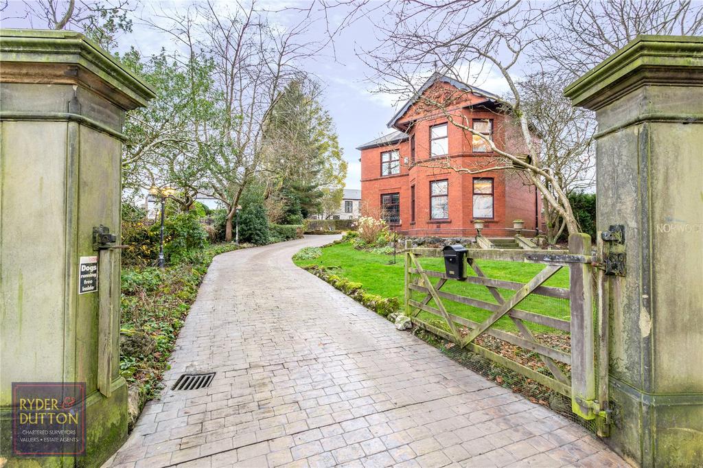 Lynwood Drive, Greenacres, Oldham... 4 bed detached house £479,950