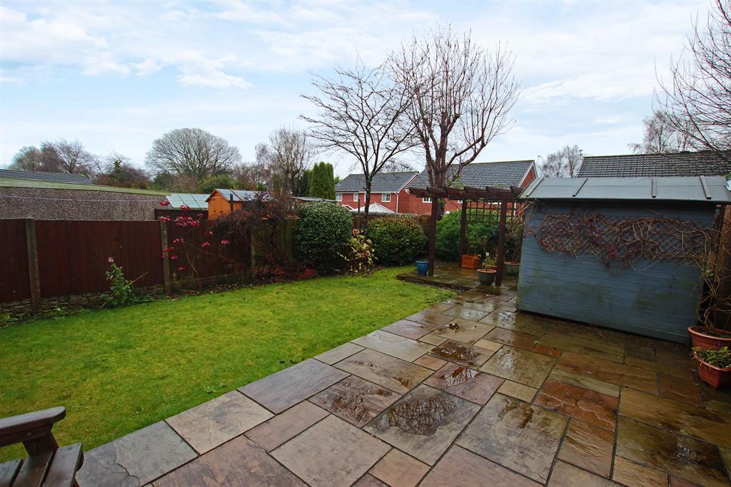 Feniscliffe Drive, Blackburn, BB2 2UF 4 bed semidetached house £210,000