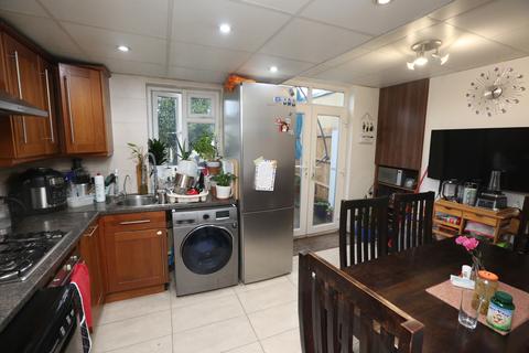 3 bedroom semi-detached house to rent, Uxbridge , UB8