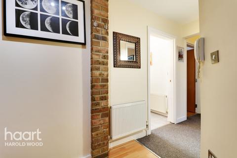 16c Colchester Road, Romford, RM3 0XP