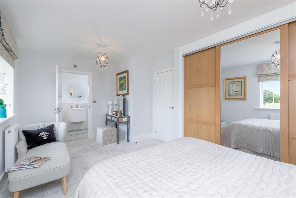 Bedroom with en suite