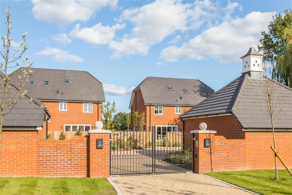 PLOTS 13 &amp; 14 GATED