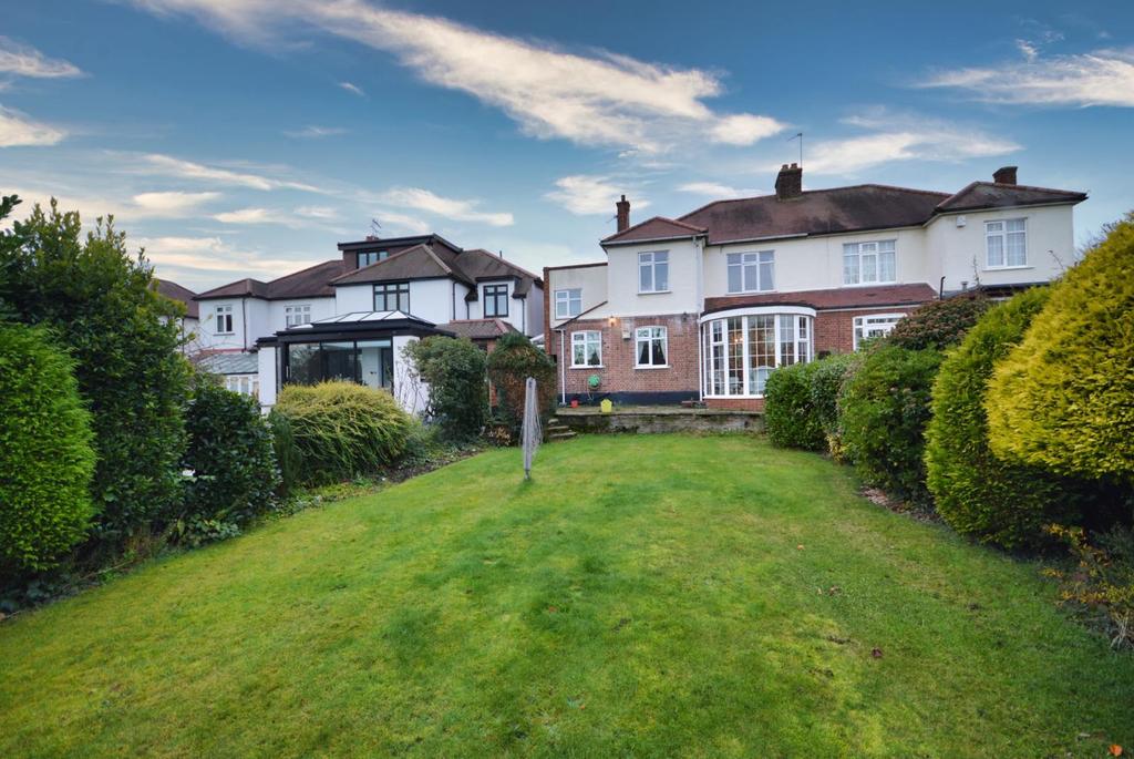 Lake Rise, Romford, Essex, RM1 4 bed semidetached house £675,000