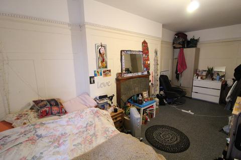 8 bedroom flat to rent, Kings Road