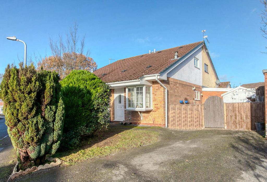 Michaelwood Close, heath, Redditch B97 5YB 1 bed semidetached