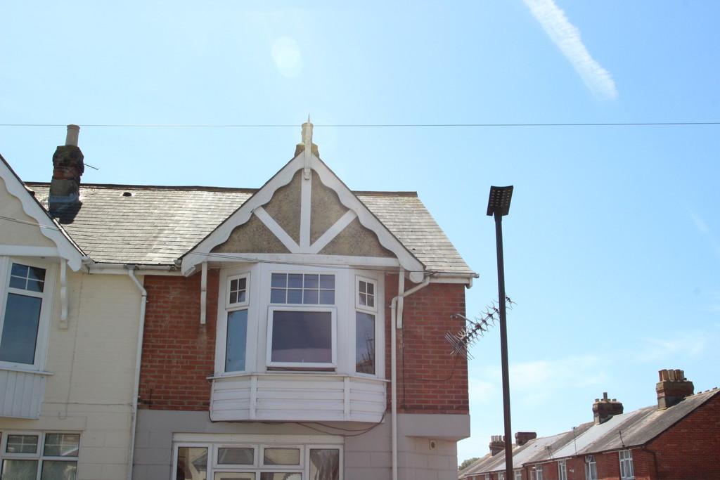 Upper Yarborough Road, East Cowes 2 bed apartment £695 pcm (£160 pw)