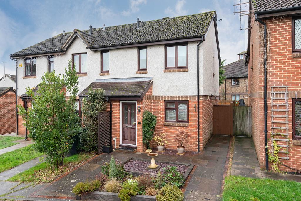 Holmbury Drive, North Holmwood 2 bed end of terrace house £350,000
