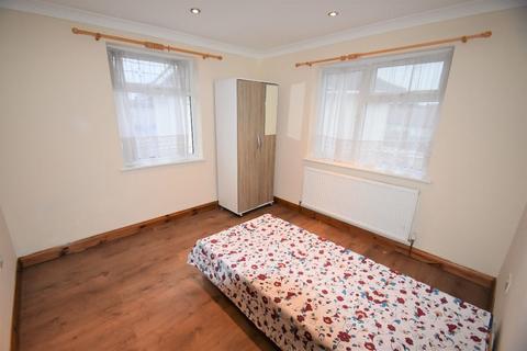 27 Norman Avenue, Southall, UB1 2AU