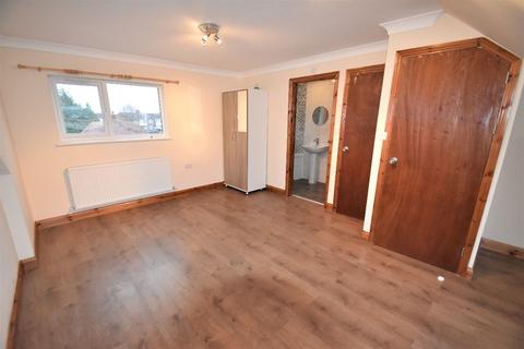 27 Norman Avenue, Southall, UB1 2AU