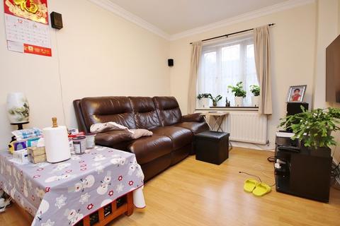 4 Bracken Close, London, E6 5XE