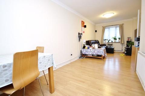 4 Bracken Close, London, E6 5XE