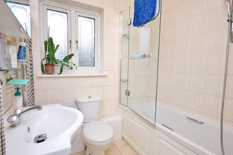 4 Bracken Close, London, E6 5XE