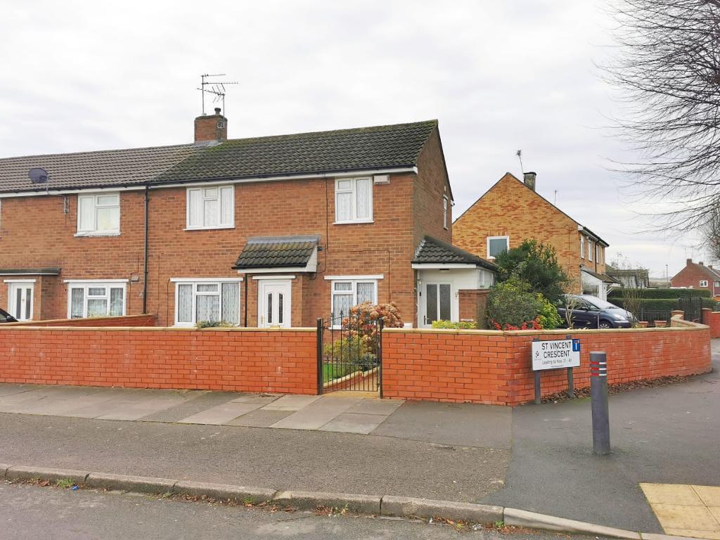 ST VINCENT CRESCENT, WEST BROMWICH... 3 bed end of terrace house £189,950