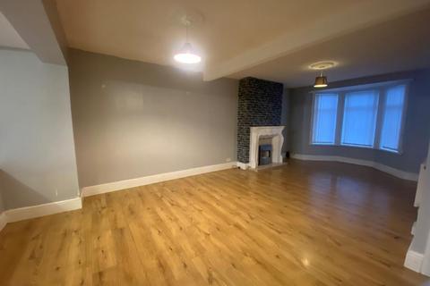 3 bedroom end of terrace house for sale, Askew Avenue, HULL, HU4 6NH