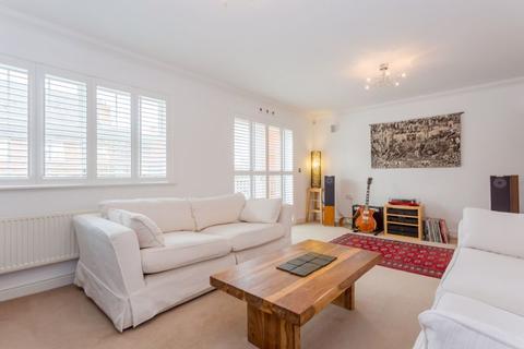 53 Bernardines Way, Buckingham, MK18 1BF