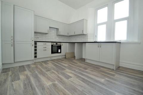 3 bedroom flat to rent, Princes Road, Clevedon