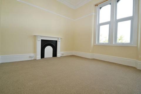 3 bedroom flat to rent, Princes Road, Clevedon
