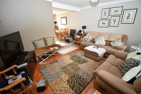 7 Alsop Close, Houghton Regis, Dunstable, LU5 5JT
