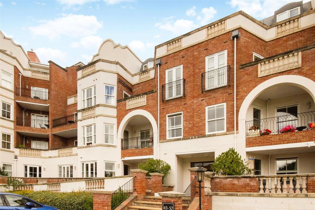 Grand Regency Heights, Ascot 1 bed apartment £375,000
