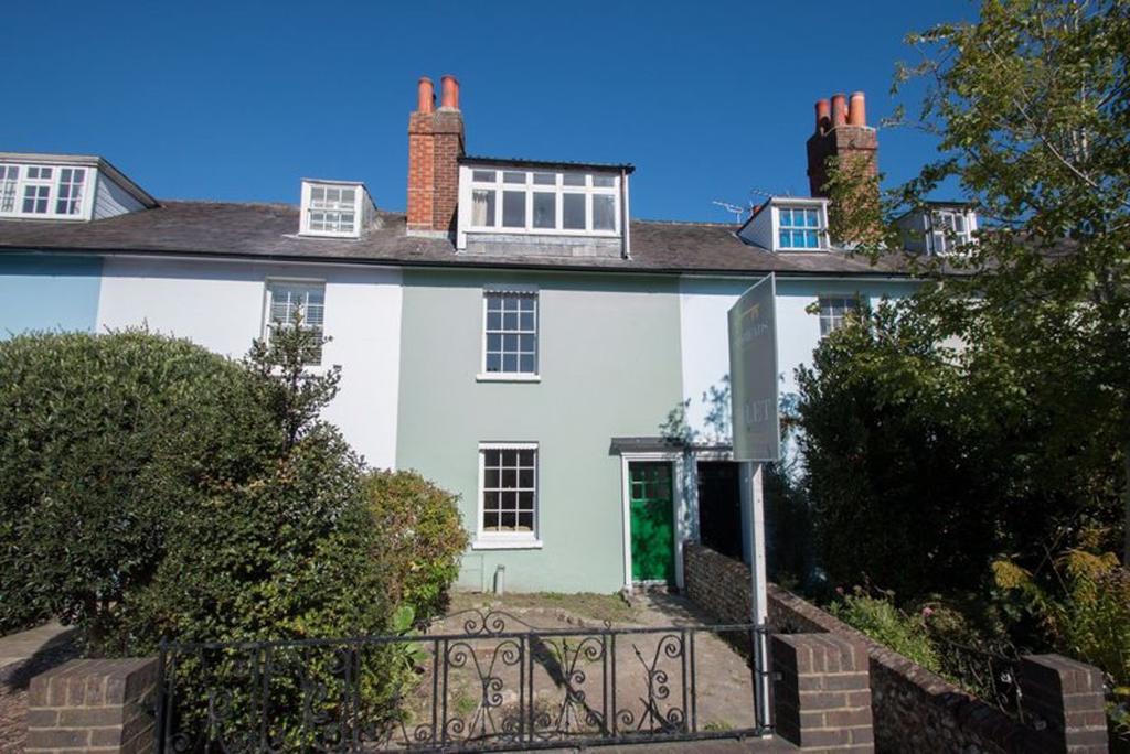 Orchard Street, Chichester 4 bed house £1,200 pcm (£277 pw)