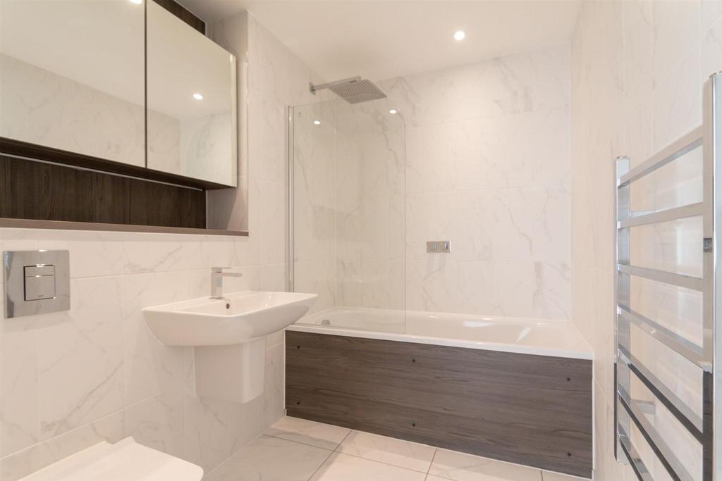 4.01 Bathroom.jpeg