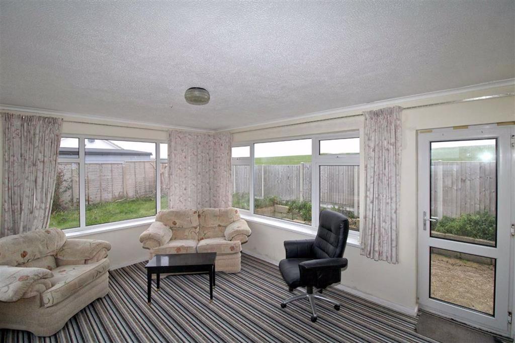 Windsor Close, East Sussex 2 bed detached bungalow for