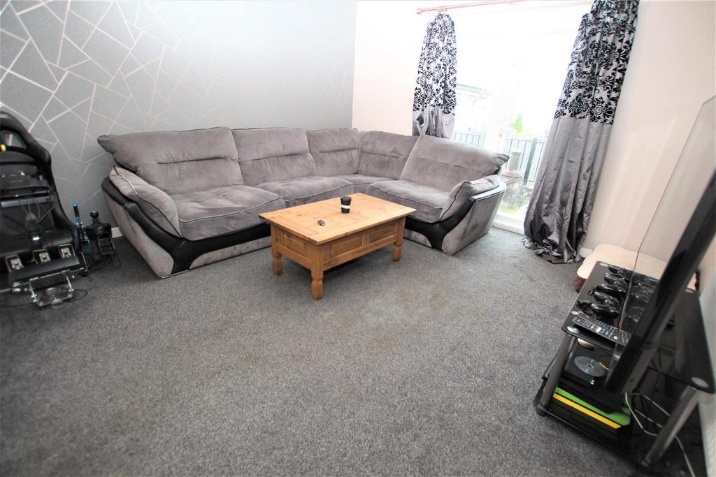 Rowantree Drive, Thorpe Edge, Bradford 2 bed semidetached house £115,000
