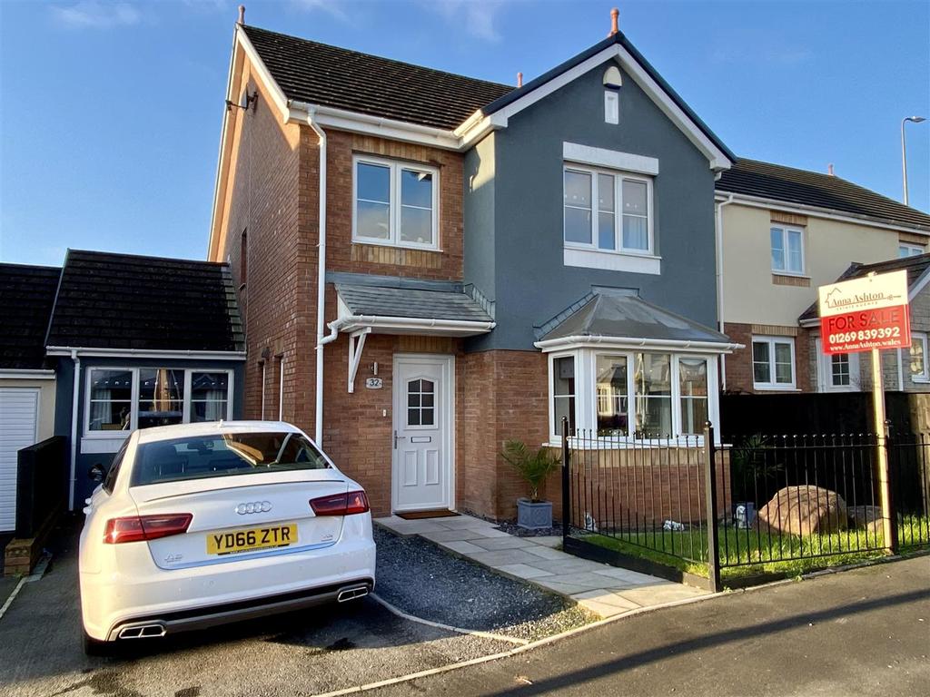 Parc Fferws, Penybanc, Ammanford 4 bed link detached house £217,500