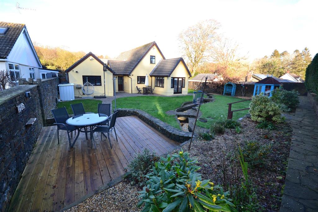 Valley Road, Saundersfoot 3 bed detached house £400,000