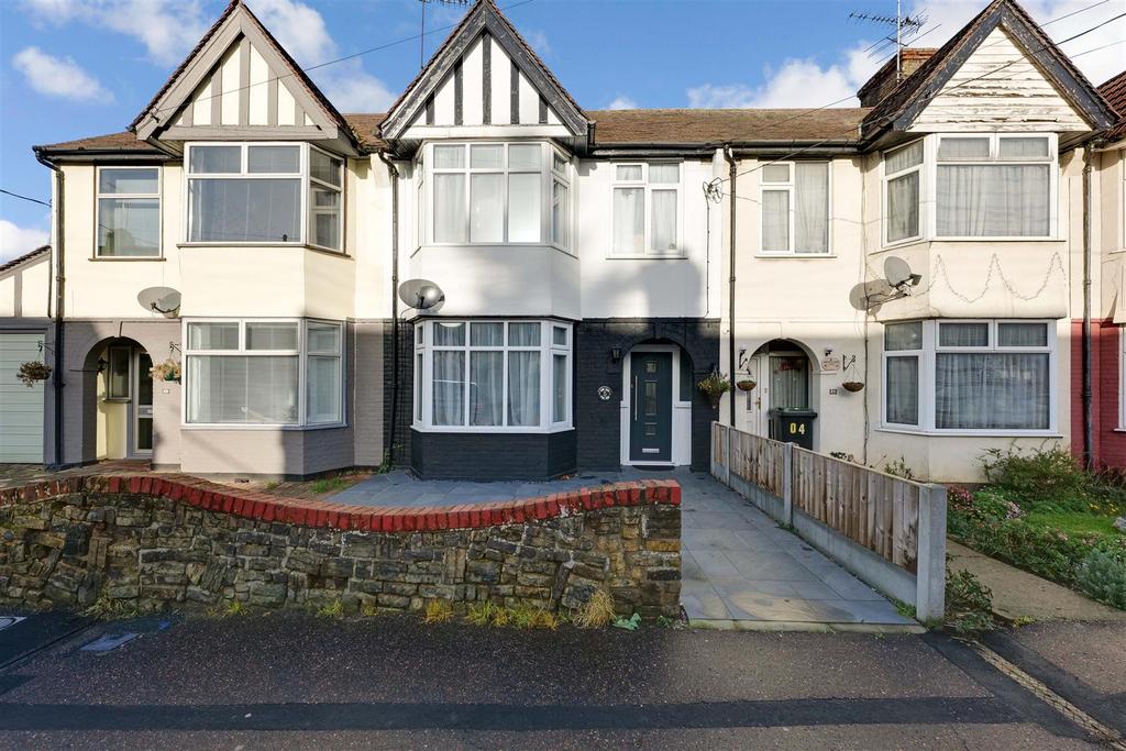 Brooklands Avenue, LeighOnSea 3 bed terraced house £300,000